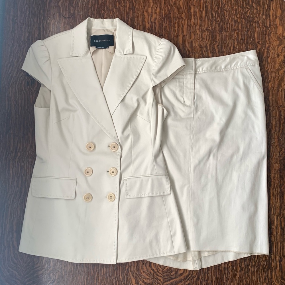 BCBG MAXAZRIA - LIKE NEW! - 2-piece cream khaki suit